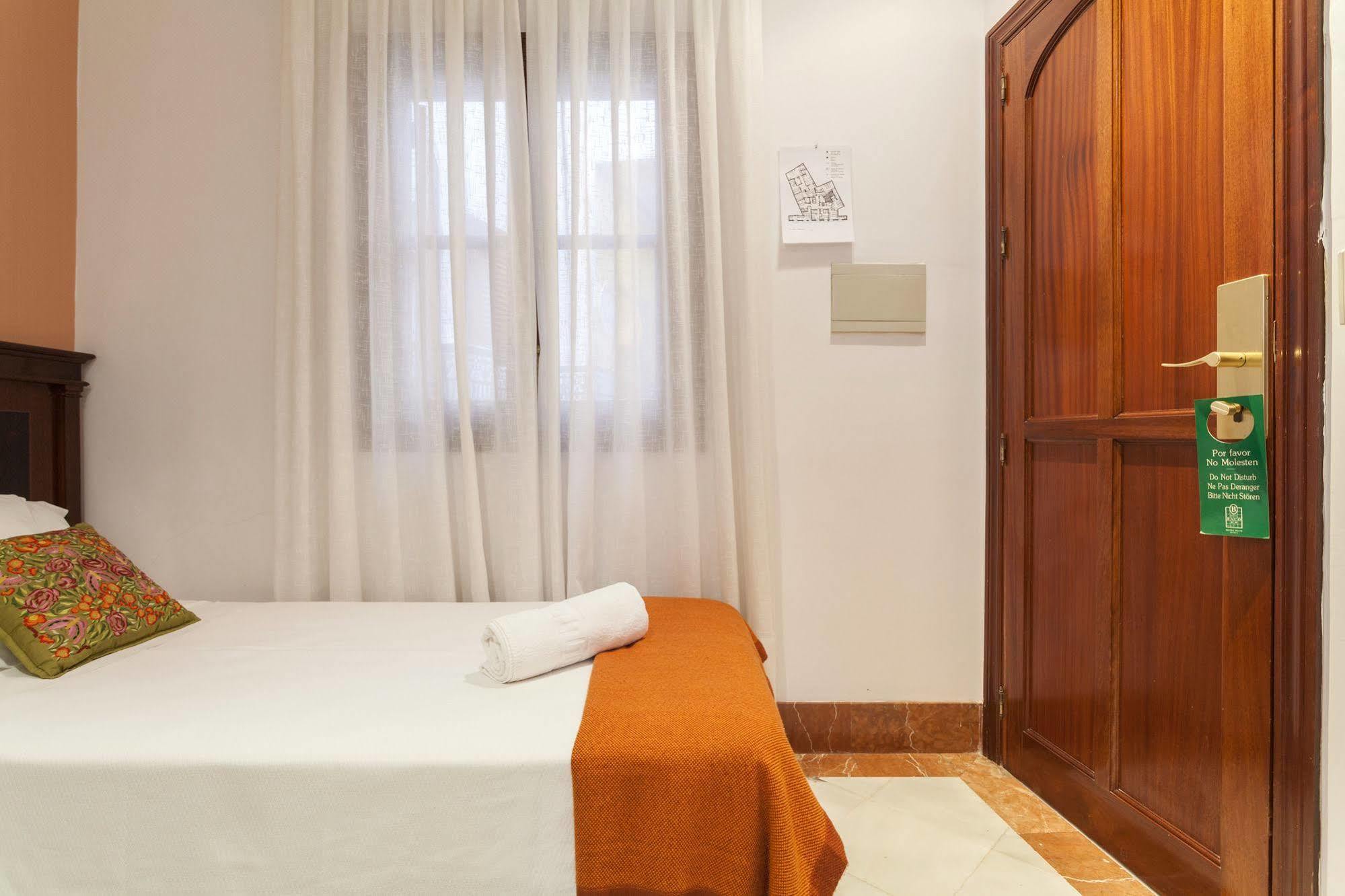 Baco Hotel 2*
